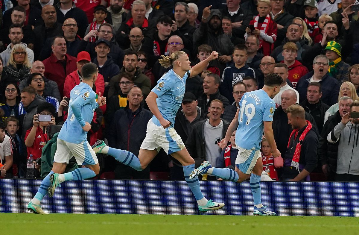 Pep Guardiola, reverență în fața unui jucător după victoria de pe Old Trafford: „Nu are cercei în urechi, nu are tatuaje și conduce o mașină normală. E incredibil!”