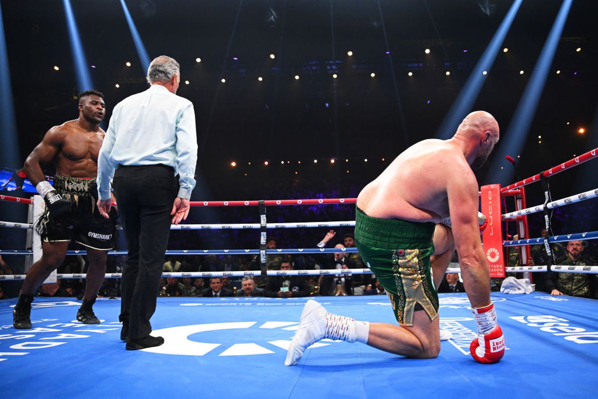 Aproape de un ȘOC istoric! Ngannou l-a trimis la podea pe Tyson Fury, dar a pierdut meciul! Decizie controversată a arbitrilor