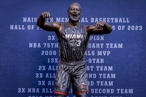 O statuie dezvelită în onoarea lui Dwayne Wade a devenit virală » Care sunt cele mai bune glume și ce opinie are triplul campion NBA