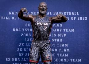 O statuie dezvelită în onoarea lui Dwayne Wade a devenit virală » Care sunt cele mai bune glume și ce opinie are triplul campion NBA