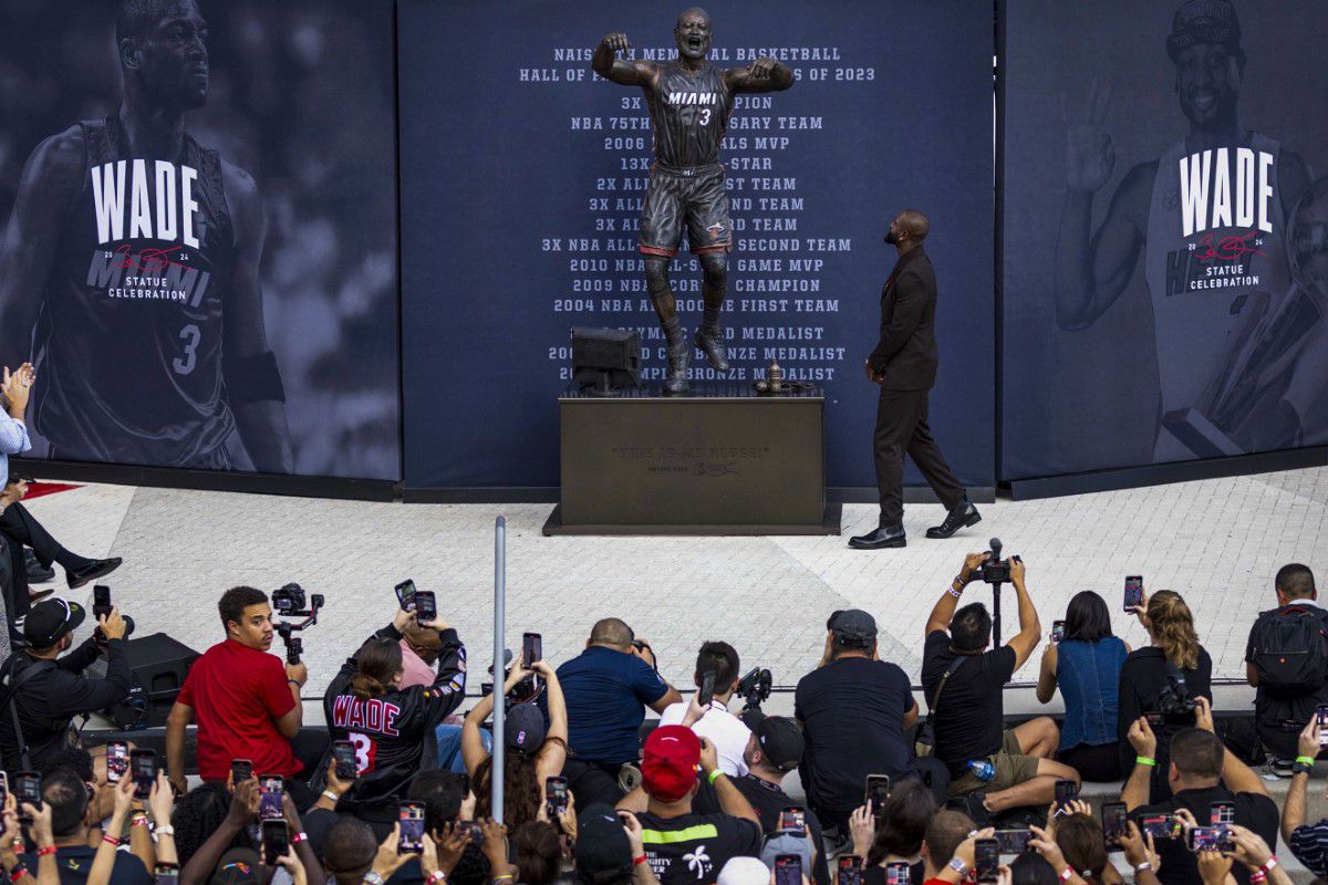 Statuia în onoarea lui Dwayne Wade a devenit virală