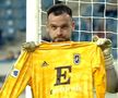Claudiu Chindriș a prezentat un tricou cu FCU Craiova înaintea meciului de pe „Ion Oblemenco” dintre Sănătatea Cluj și Universitatea Craiova