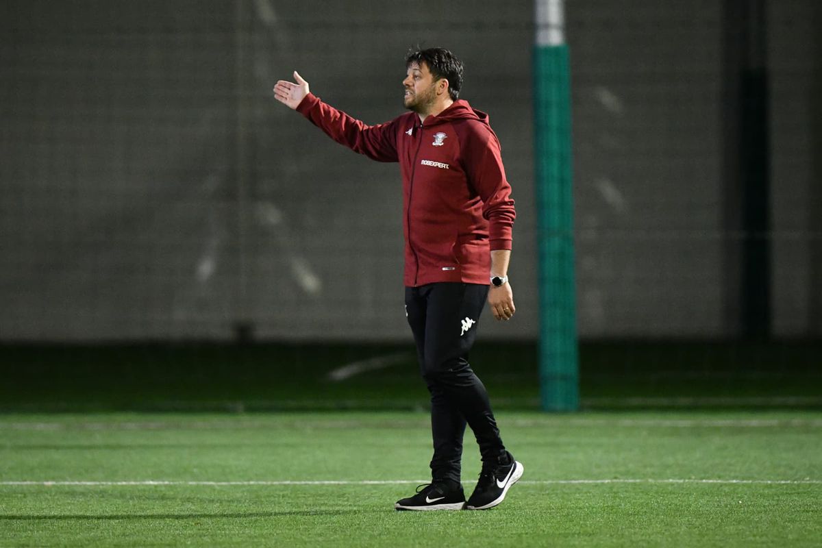 Victor Angelescu a făcut spectacol într-un amical: „Mai ușor că îi rupeți iar mâna!” / „Am vrut să dau gol”