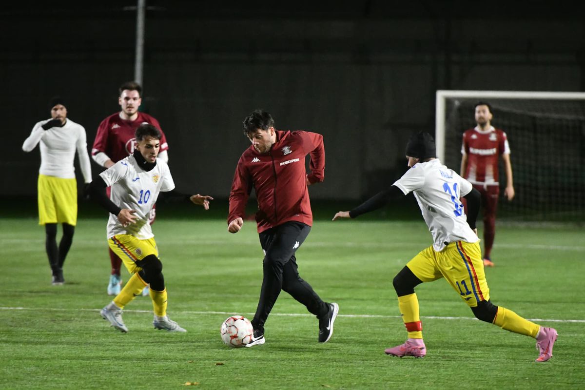 Victor Angelescu a făcut spectacol într-un amical: „Mai ușor că îi rupeți iar mâna!” / „Am vrut să dau gol”