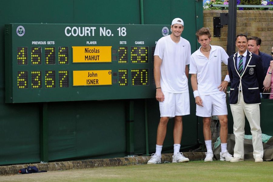 Și-a încheiat cariera la Paris, la 43 de ani, după ce în 2010 a fost unul dintre protagoniștii celui mai lung meci din istorie