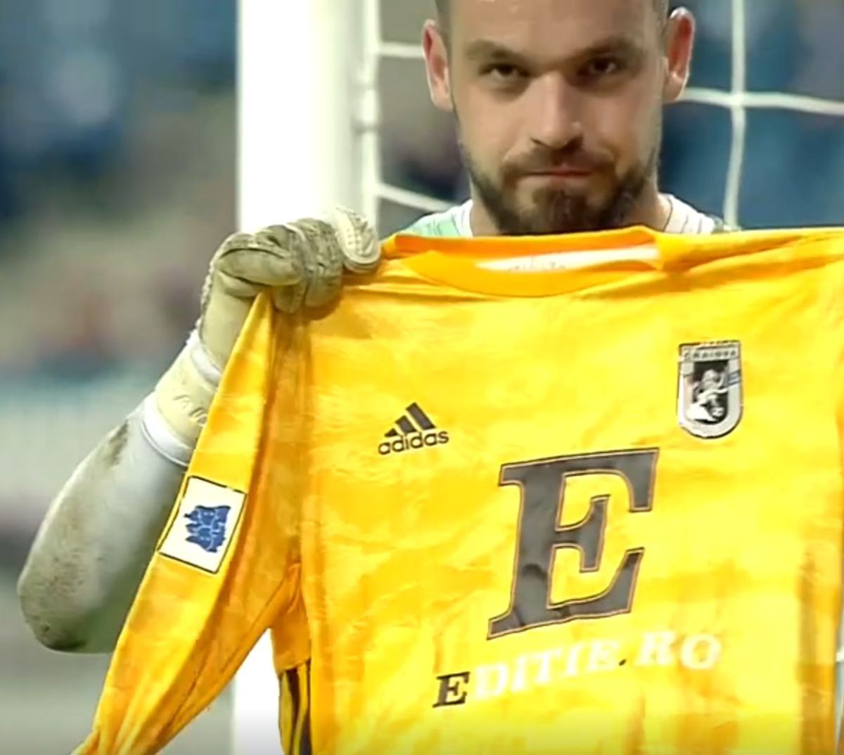 Claudiu Chindriș a afișat un tricoul al FCU Craiova pe „Ion Oblemenco”