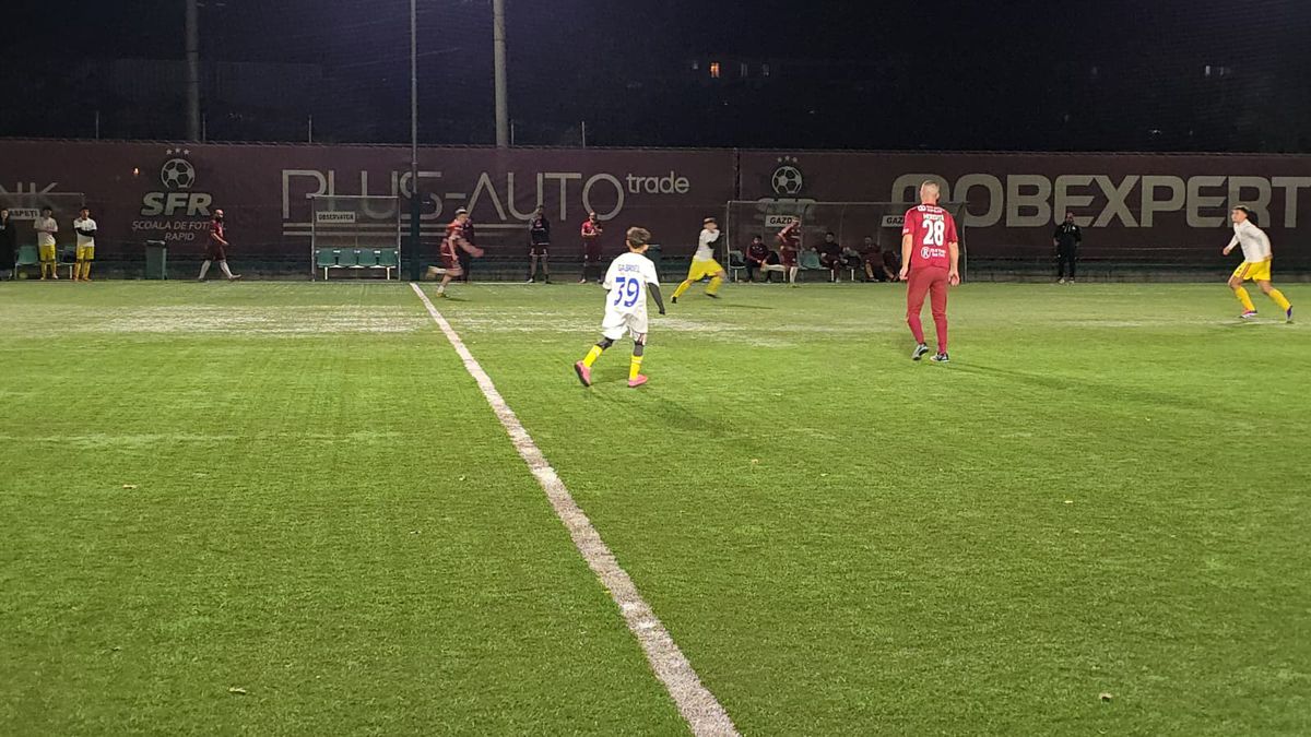 Victor Angelescu a făcut spectacol într-un amical: „Mai ușor că îi rupeți iar mâna!” / „Am vrut să dau gol”