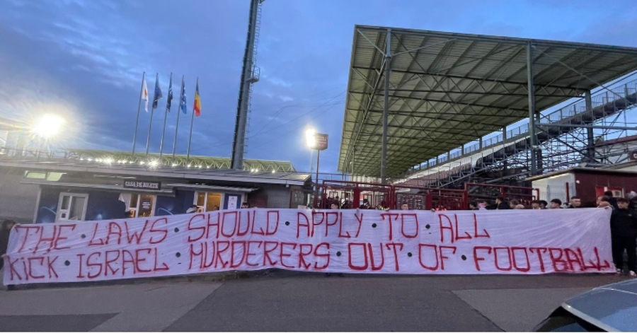 Banner-ul pregătit de „Peluza Vișinie” / foto: Instagram UEFA a dictat: o tribună întreagă ar urma să fie ÎNCHISĂ la următorul meci al naționalei, din cauza scandalului de la Cluj