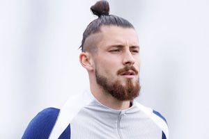 Antrenorul lui Tottenham anunță când va reveni Drăgușin și răspunde FRF: „Nu are sens”