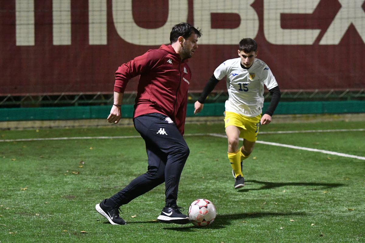 Victor Angelescu a făcut spectacol într-un amical: „Mai ușor că îi rupeți iar mâna!” / „Am vrut să dau gol”