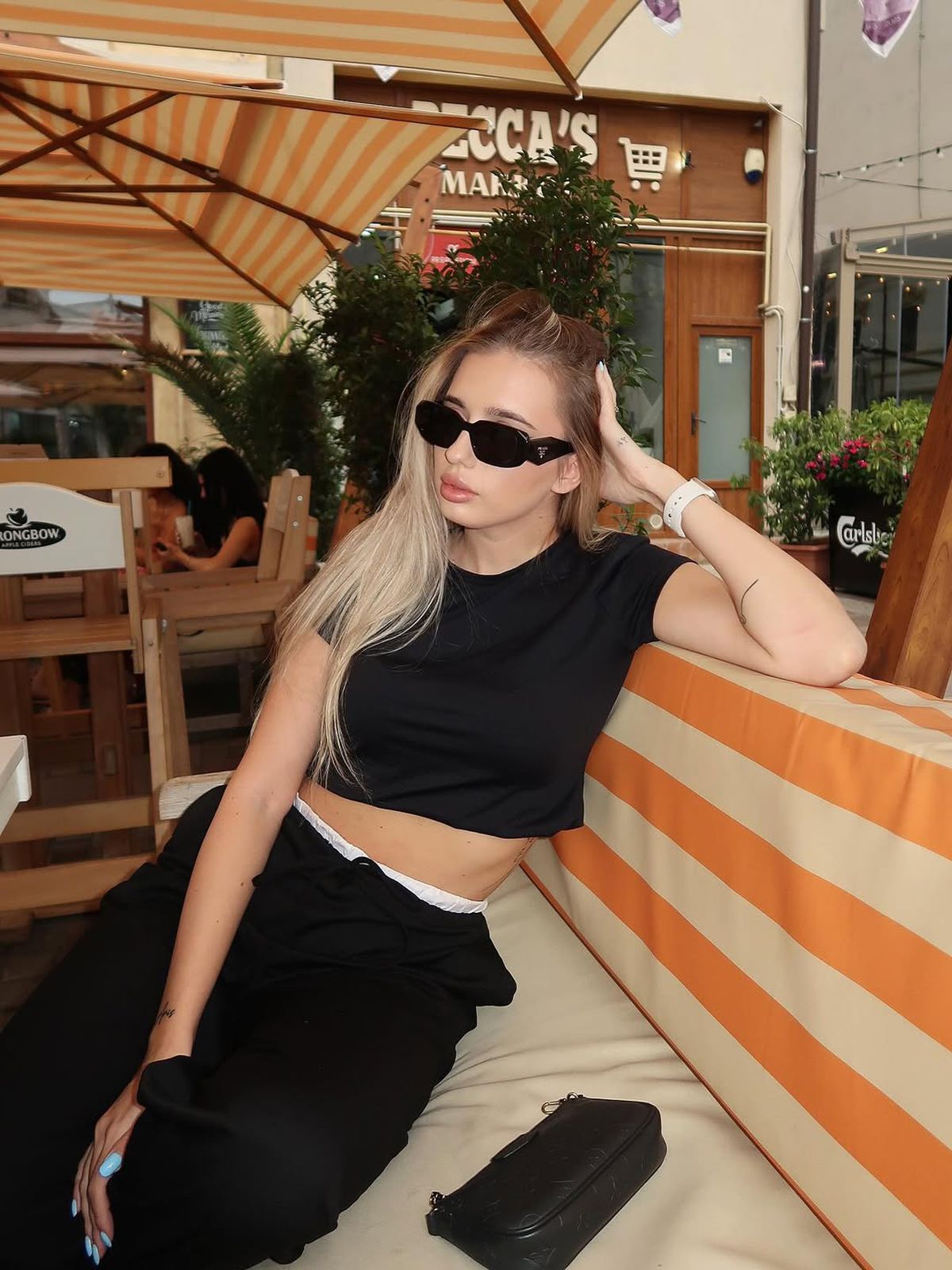 Cine este femeia care a izbucnit în lacrimi în tribune, după golul din Sănătatea Cluj - Craiova