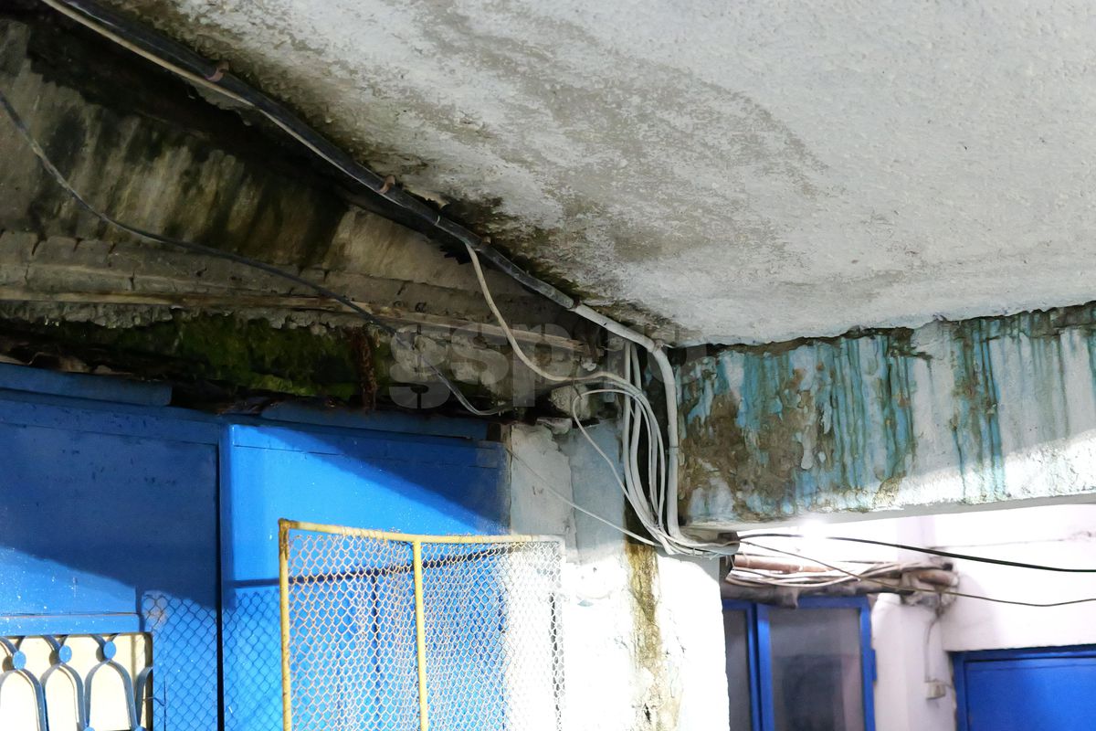 Ne-am întors în anii '90 » Imagini uluitoare de la Bistrița, înainte de Gloria - FCSB: fără scaune în tribune, iar peluza stă să CADĂ!