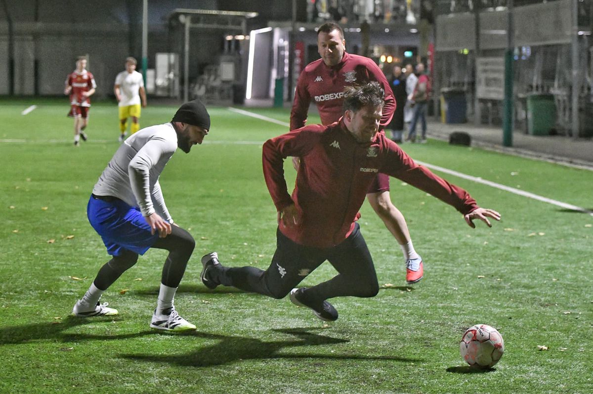 Victor Angelescu a făcut spectacol într-un amical: „Mai ușor că îi rupeți iar mâna!” / „Am vrut să dau gol”