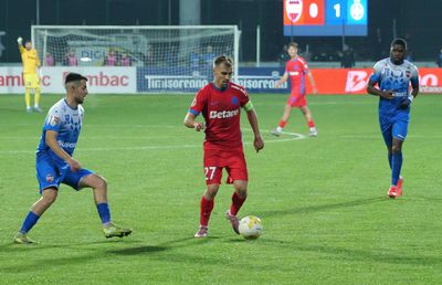 Azi, la GSP Live: FCSB câștigă la Bistrița + Victorie în Serie A pentru Chivu