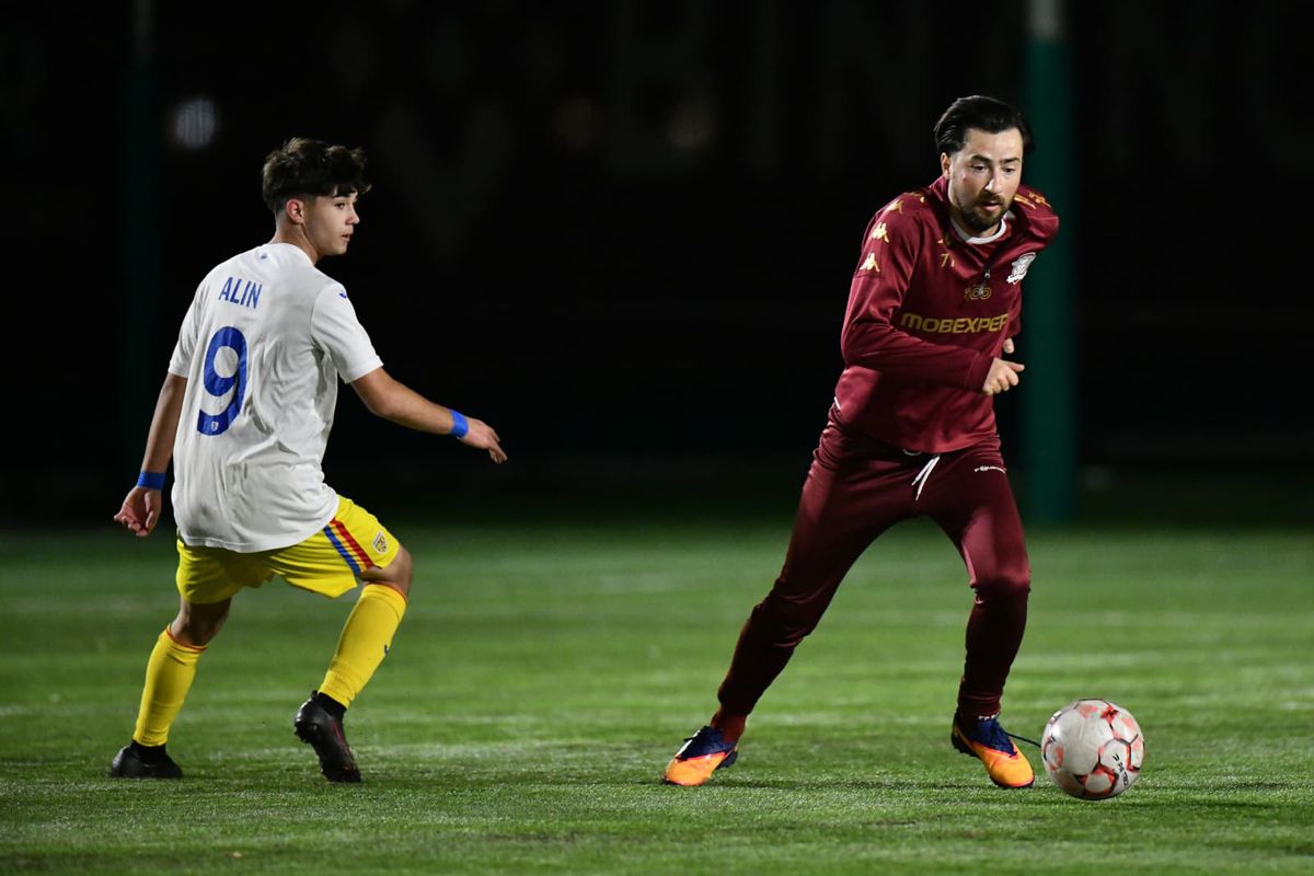 Victor Angelescu a făcut spectacol într-un amical: „Mai ușor că îi rupeți iar mâna!” / „Am vrut să dau gol”