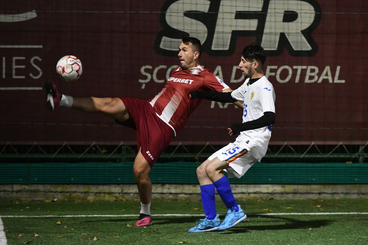 Victor Angelescu a făcut spectacol într-un amical: „Mai ușor că îi rupeți iar mâna!” / „Am vrut să dau gol”