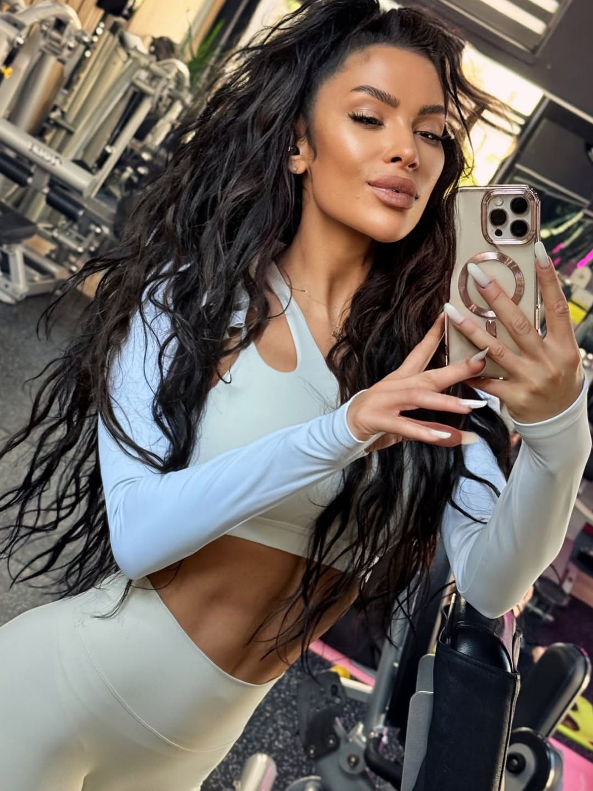 Cine e Alina Oprea, pasionata de fitness care a învins moartea după un accident grav » Acum se luptă cu Florin Prunea în show-ul „Desafio, Aventura”