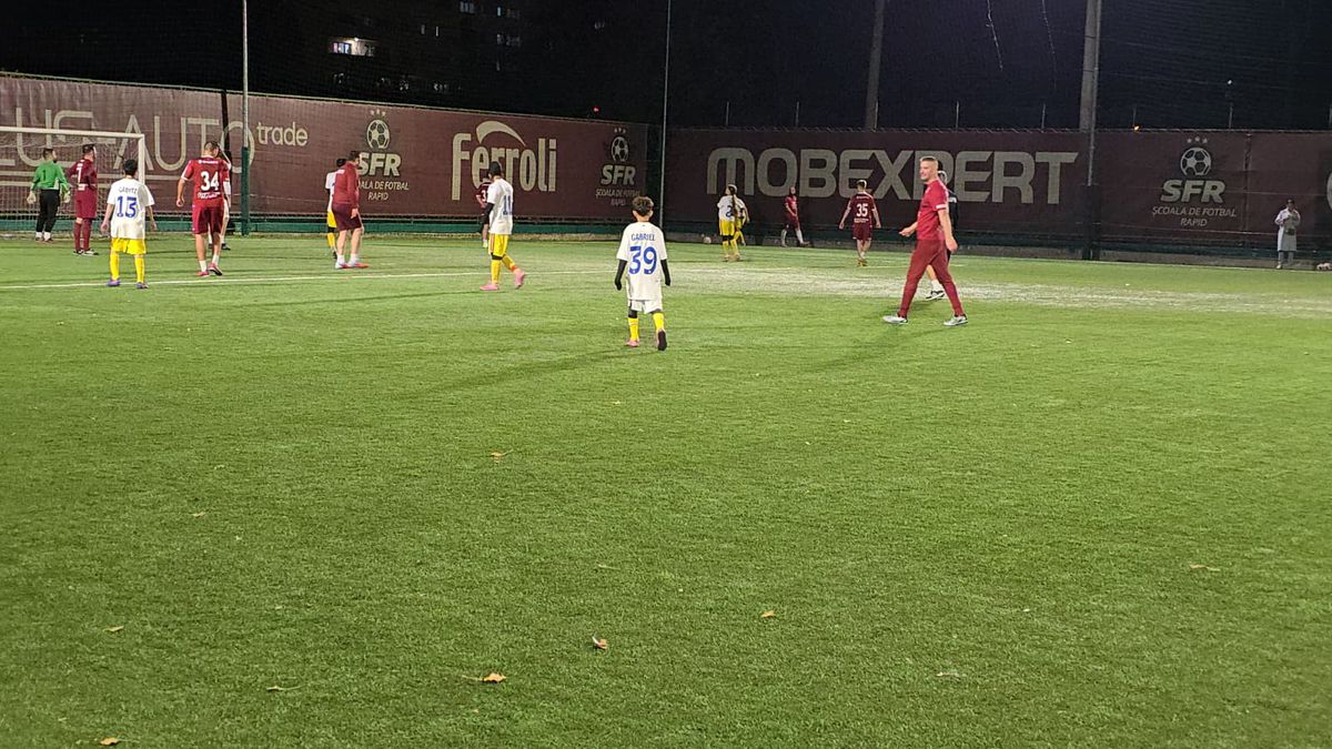 Victor Angelescu a făcut spectacol într-un amical: „Mai ușor că îi rupeți iar mâna!” / „Am vrut să dau gol”