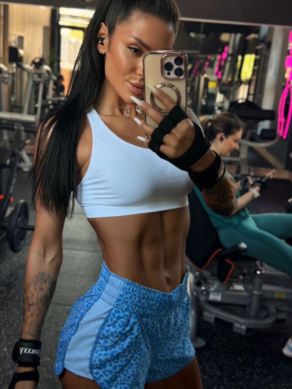 Cine e Alina Oprea, pasionata de fitness care a învins moartea după un accident grav » Acum se luptă cu Florin Prunea în show-ul „Desafio, Aventura”