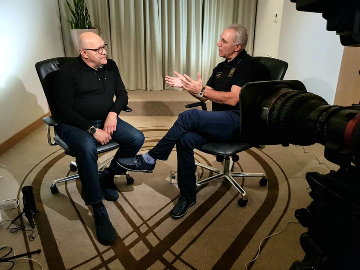 FOTO Hristo Stoichkov, la București pentru tragerea la sorți și pentru interviuri cu legendele Stelei: „I-am spus că s-ar putea să jucăm cu ei marea finală”