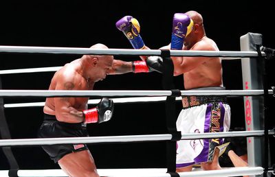 FOTO+VIDEO. Spectacol total în lupta dintre Mike Tyson și Roy Jones Jr. » Rezultat surprinzător: „Eu trebuia să câștig!”