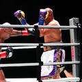 Mike Tyson (54 de ani) și Roy Jones Jr. (51 de ani) s-au luptat în această dimineață, la STAPLES Center din Los Angeles, California. După 8 runde spectaculoase, meciul s-a încheiat la egalitate // Sursă foto: BT Sport