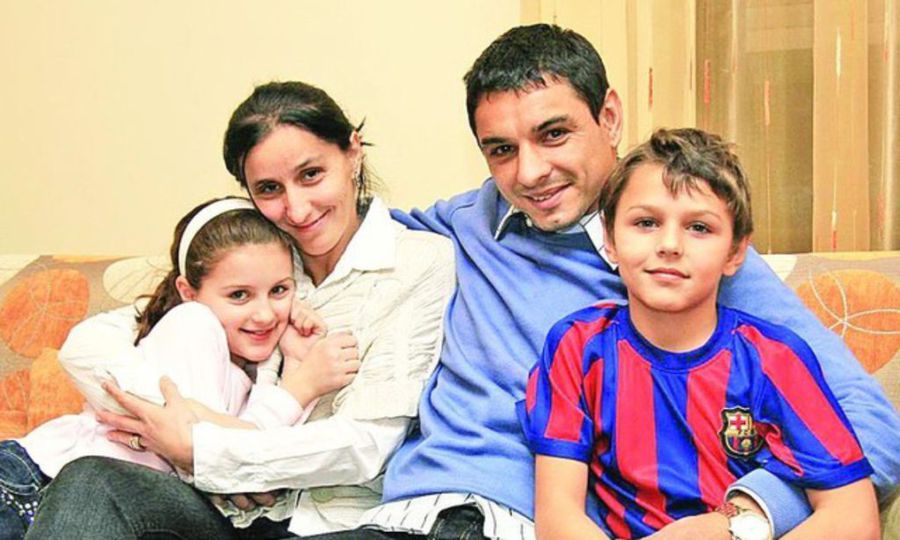 Ionel și Dana și cei doi copii, Ioana și George Ionel și Dana și cei doi copii, Ioana și George
