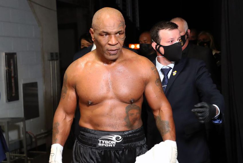 Mike Tyson (54 de ani) a luptat neașteptat de bine cu Roy Jones Jr. (51 de ani).