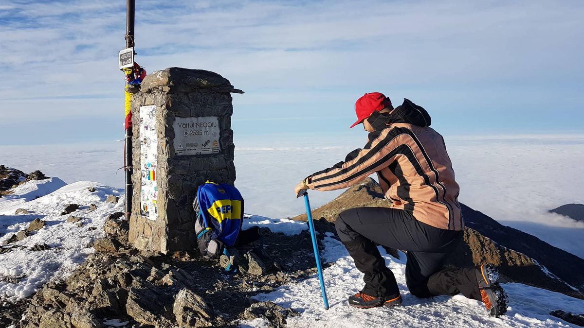 EXCLUSIV Cine e inginerul român care a dus tricoul Bocăi pe vârful Negoiu în cinstea lui Maradona: „Am spus că măcar atât pot face”