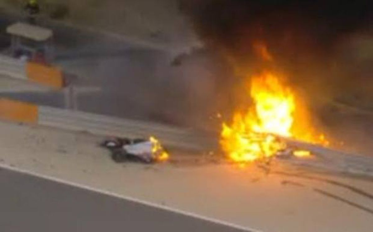 Lewis Hamilton, victorie la Bahrain, într-un Mare Premiu marcat de un incident grav: mașina lui Romain Grosjean a luat foc