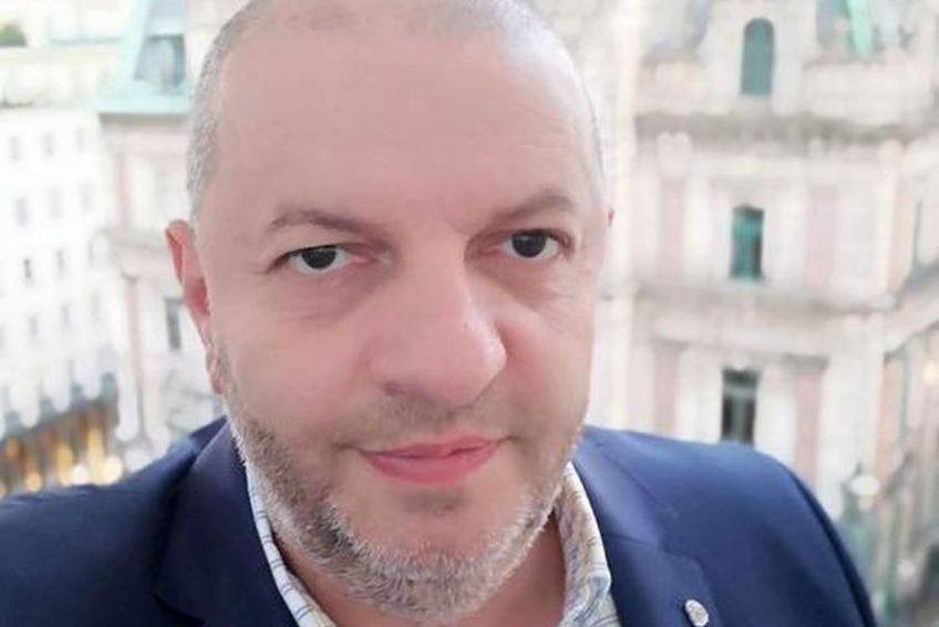 Radu Birlică, directorul departamentului de marketing al lui Dinamo, a atras atenția aseară într-un mod negativ, discursul său de la GSP Live fiind pe-alocuri incoerent, cu multe bâlbe.