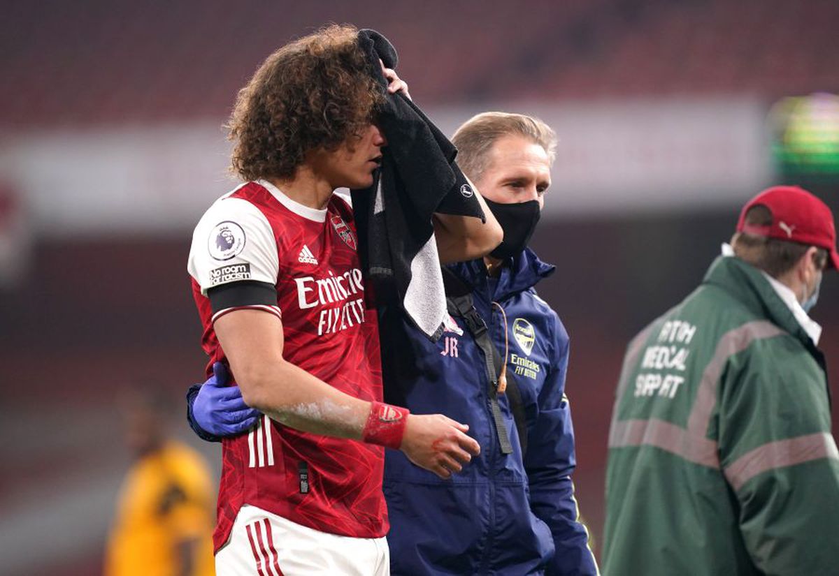 Moment șocant în Arsenal - Wolves » Întrerupere de 10 minute după o accidentare HORROR