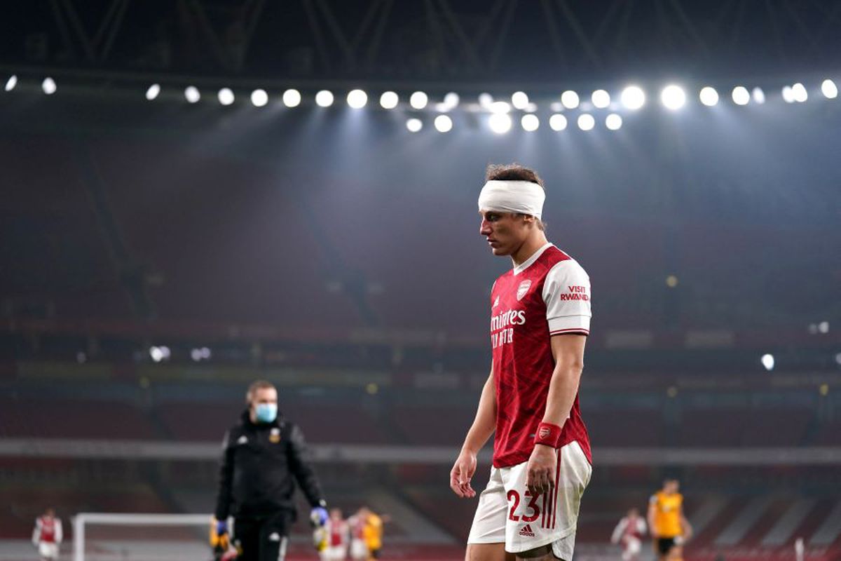 Moment șocant în Arsenal - Wolves » Întrerupere de 10 minute după o accidentare HORROR