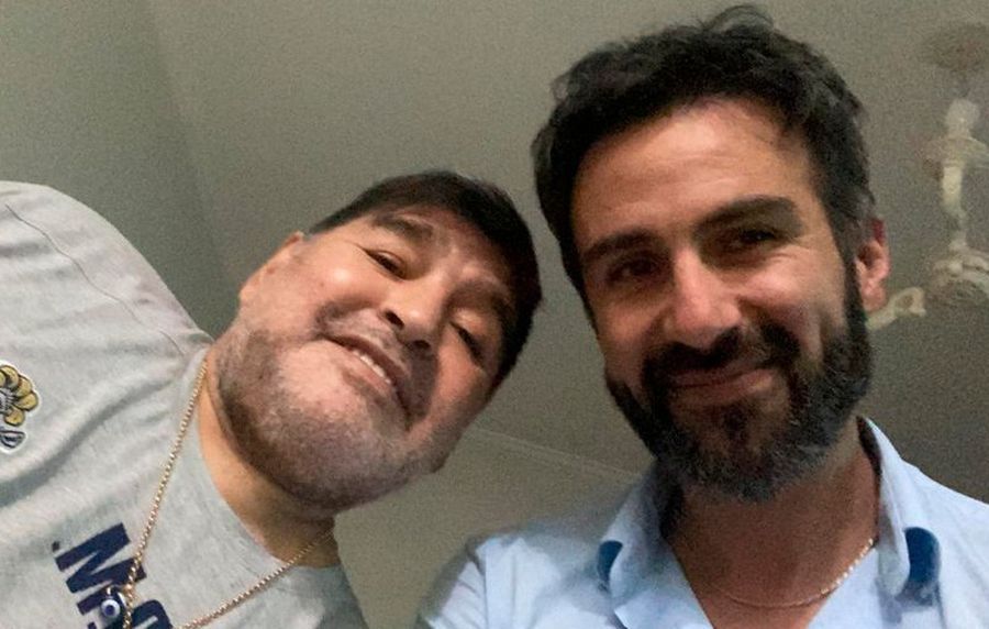 Regretatul Diego Maradona și medicul Leopoldo Luque Regretatul Diego Maradona și medicul Leopoldo Luque
