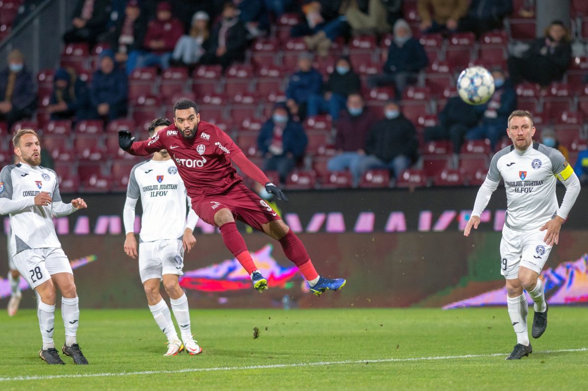 Încă un scandal la CFR Cluj! S-au luat la bătaie de față cu Petrescu » Decizia luată de tehnician