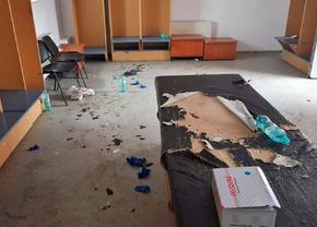 Steliștii reacționează prompt, după acuzațiile venite dinspre Poli Timișoara: „Masa era ruptă de dinainte!” + ce reclamă oamenii din jurul CSA Steaua