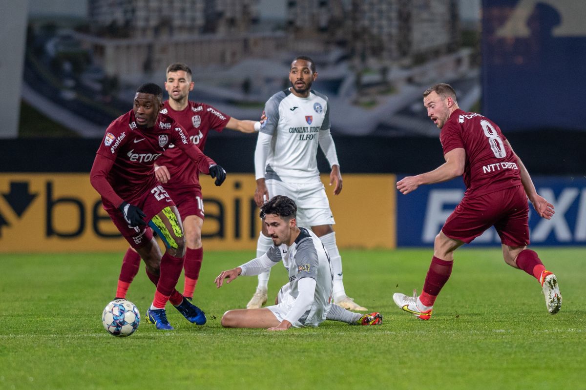 Încă un scandal la CFR Cluj! S-au luat la bătaie de față cu Petrescu » Decizia luată de tehnician