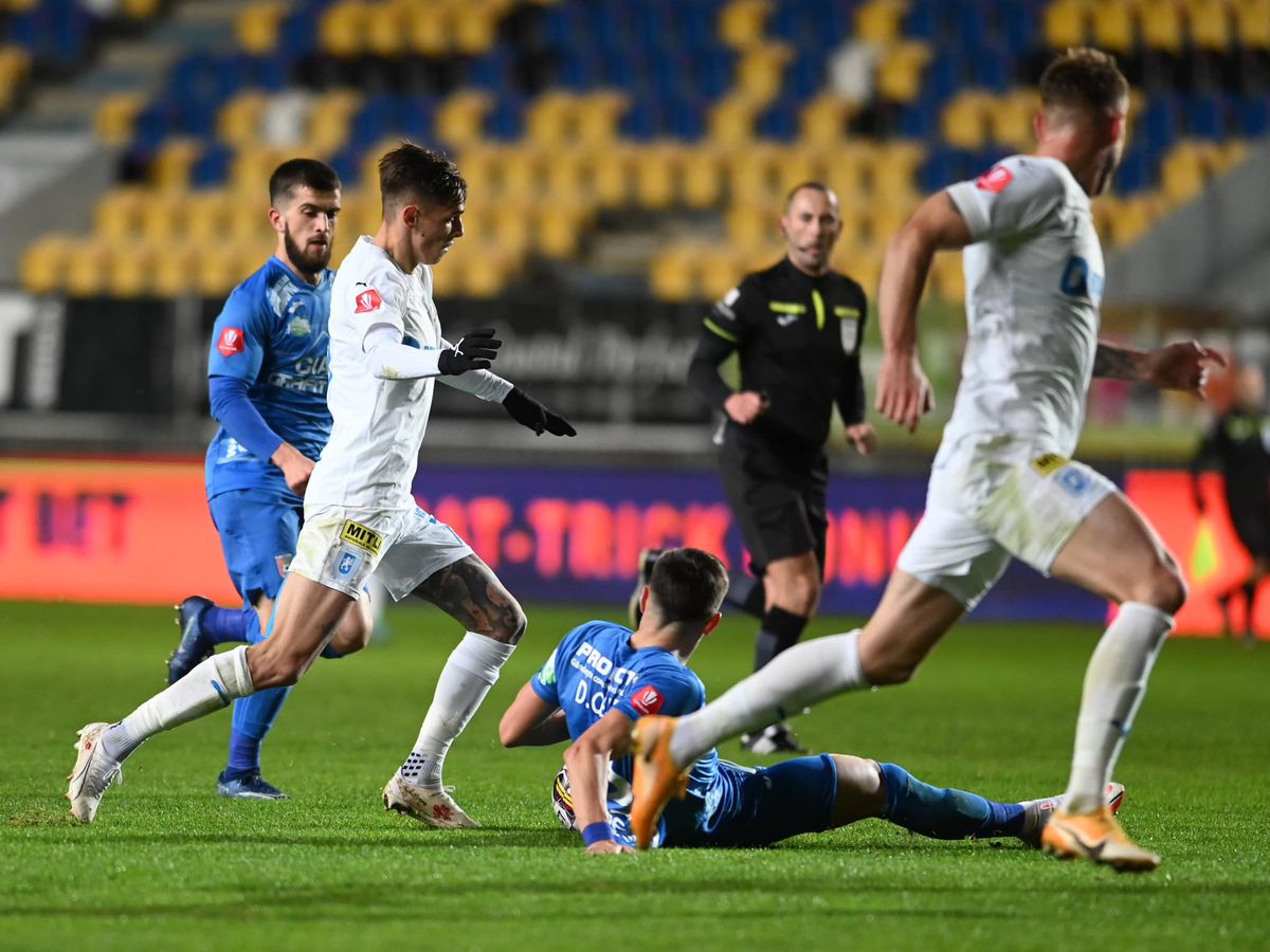 CS Universitatea Craiova a condus aproape tot meciul, dar a comis-o pe final! Doar egal cu Chindia, după un final dramatic