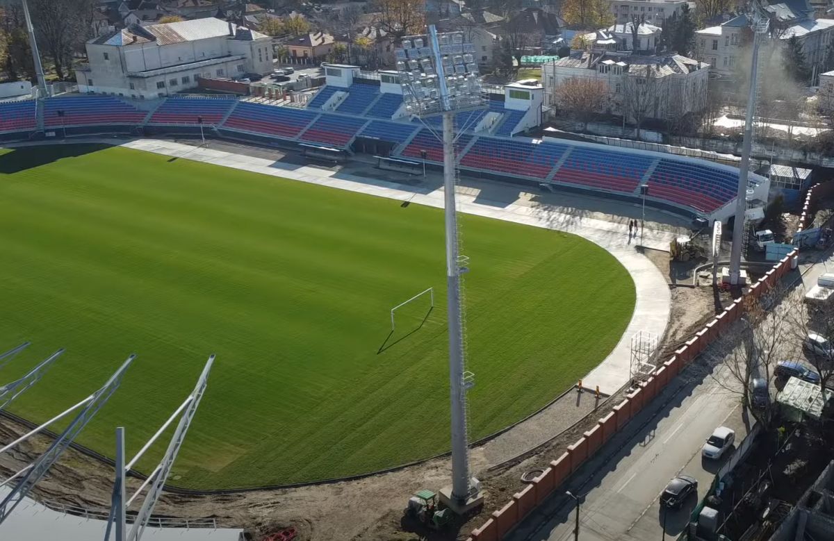 Asta le întrece pe toate! Tribuna noului stadion din Superliga, construită în jurul unei clădiri