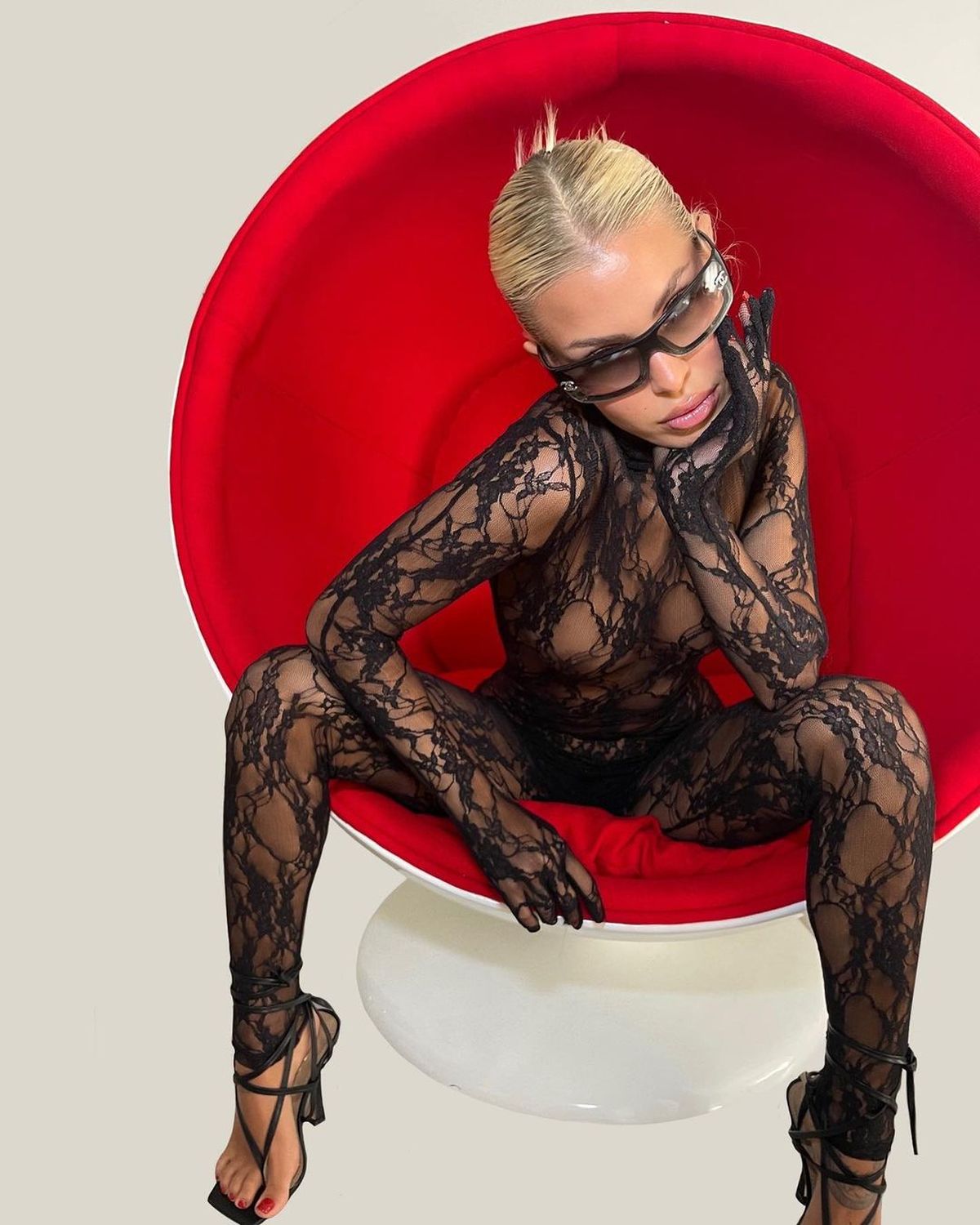 Iubita lui Marc Bartra, apariție de senzație pe covorul roșu » A atras toate privirile într-o rochie transparentă