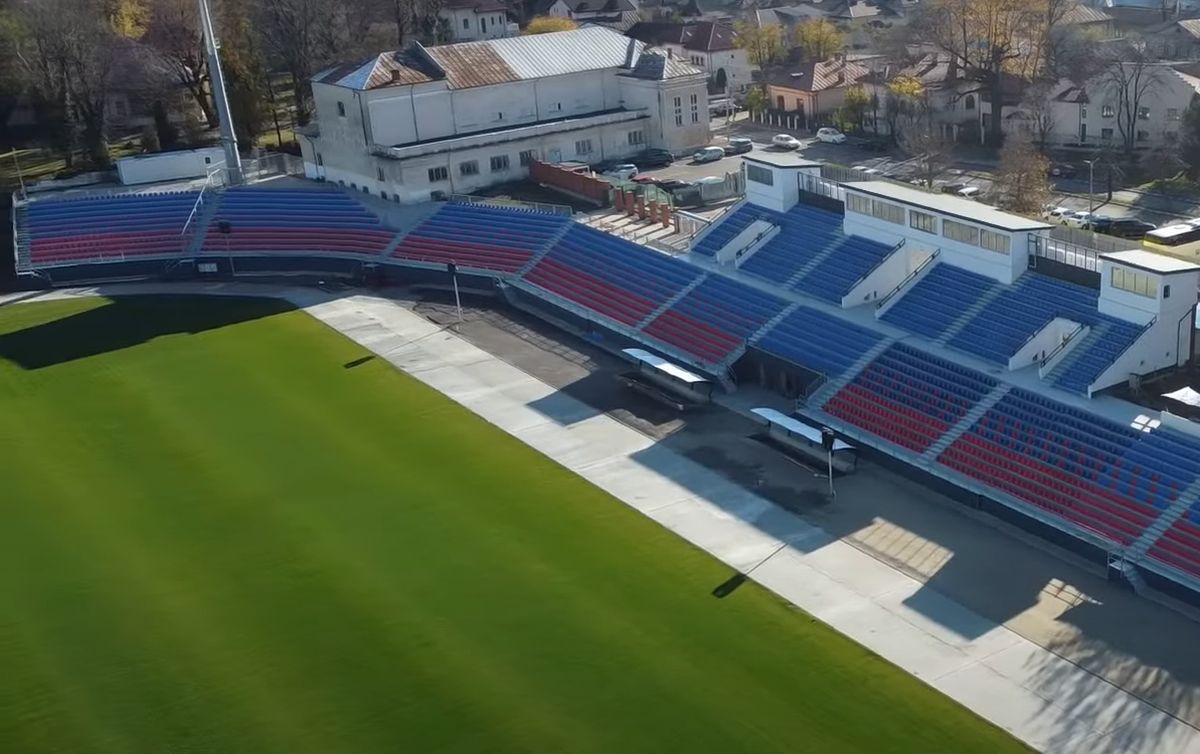 Asta le întrece pe toate! Tribuna noului stadion din Superliga, construită în jurul unei clădiri