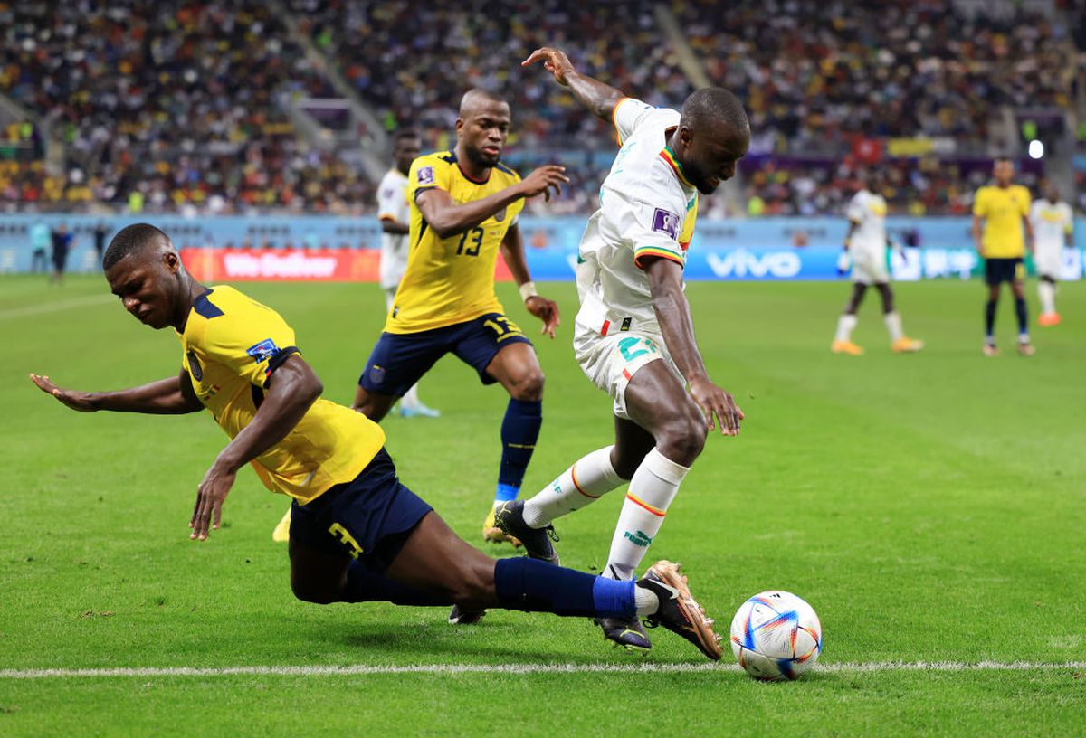 Prima grupă limpezită: Senegal se califică în „optimi” pentru a doua oară în istorie » Jurnaliștii GSP i-au filmat pe africani executând dansul bucuriei