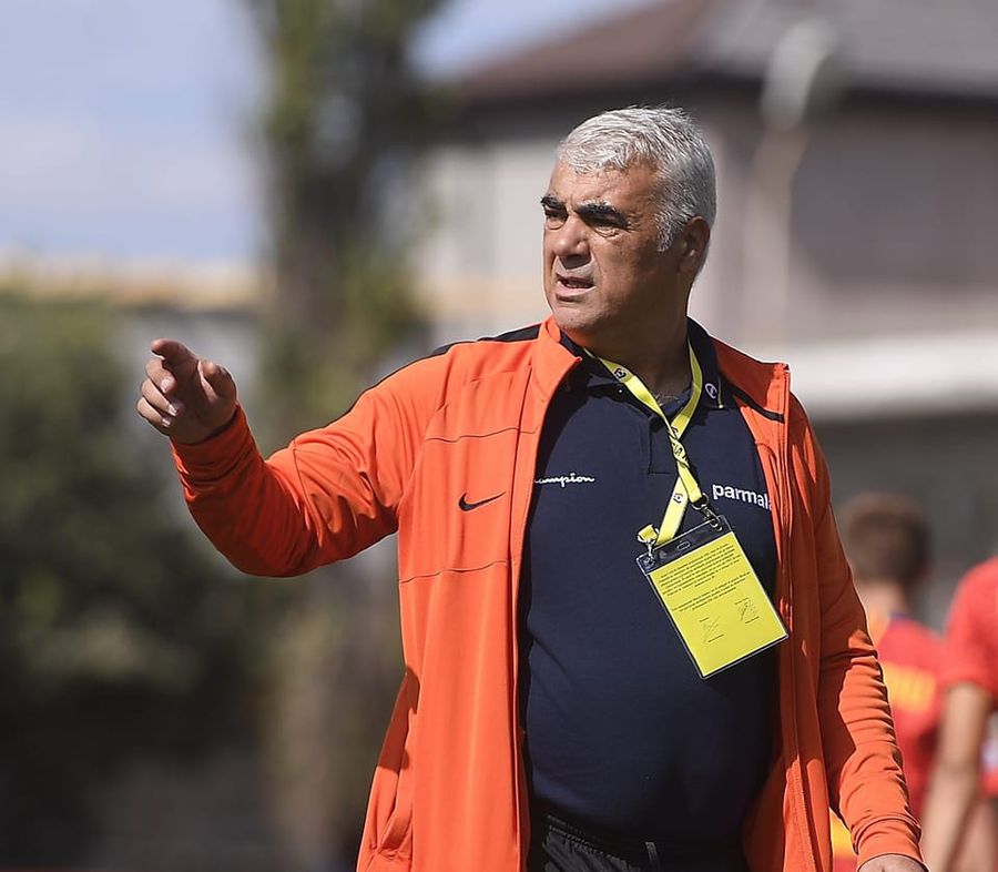 Leo Strizu Prima reacție a lui Dică la aflarea numelui noului antrenor de la FCSB: „Nu cred că va sta nimeni în picioare în timpul meciurilor”