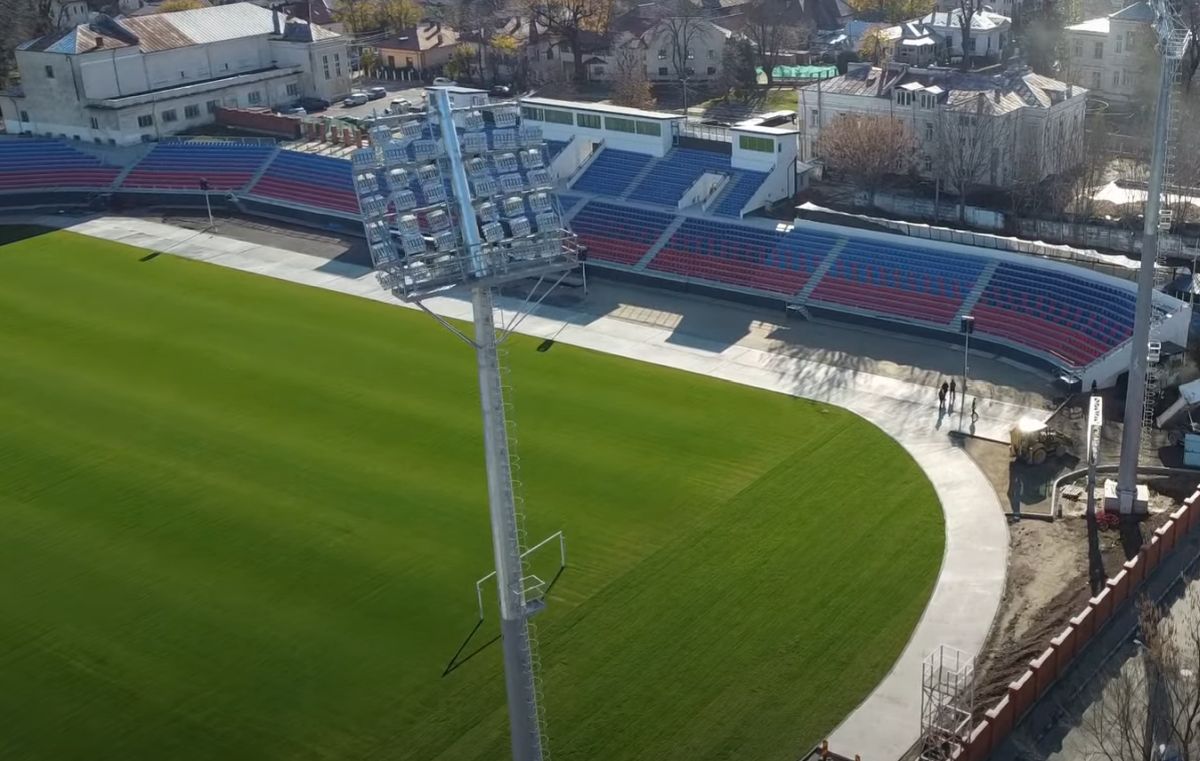 Asta le întrece pe toate! Tribuna noului stadion din Superliga, construită în jurul unei clădiri
