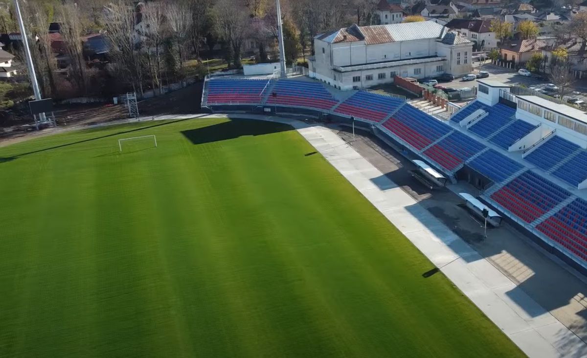 Asta le întrece pe toate! Tribuna noului stadion din Superliga, construită în jurul unei clădiri