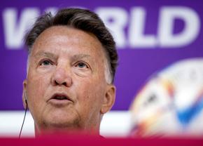 Declarație bizară a lui Louis Van Gaal la conferința de presă: „Mama avea obrajii roz atunci când a murit și au pus-o în sicriu”