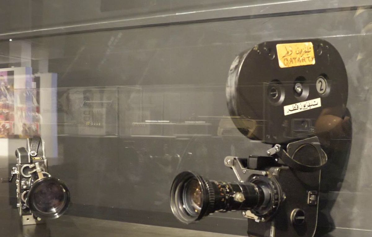 Artă la fiecare pas prin Doha » Reporterii GSP au vizitat o expoziție dedicată televiziunii și filmului: „Un mediu la fel de popular ca fotbalul”