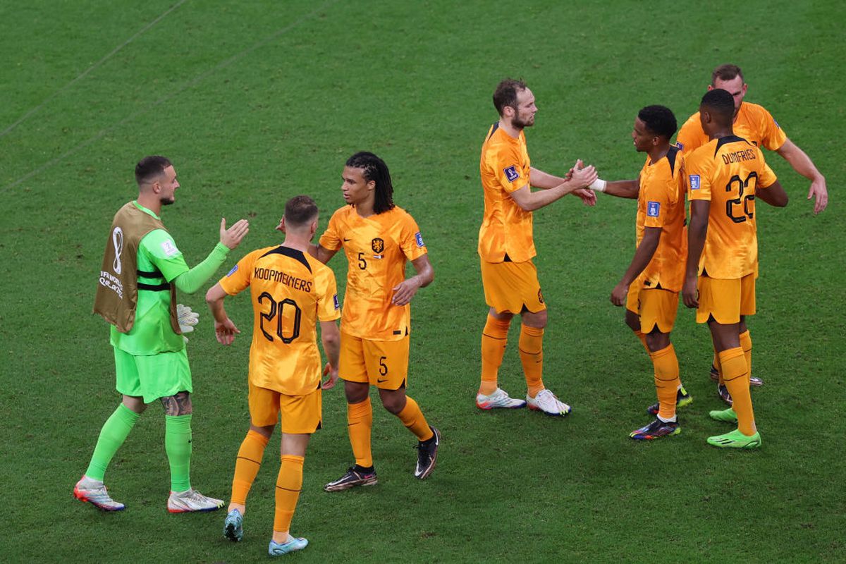 Prima grupă limpezită: Senegal se califică în „optimi” pentru a doua oară în istorie » Jurnaliștii GSP i-au filmat pe africani executând dansul bucuriei