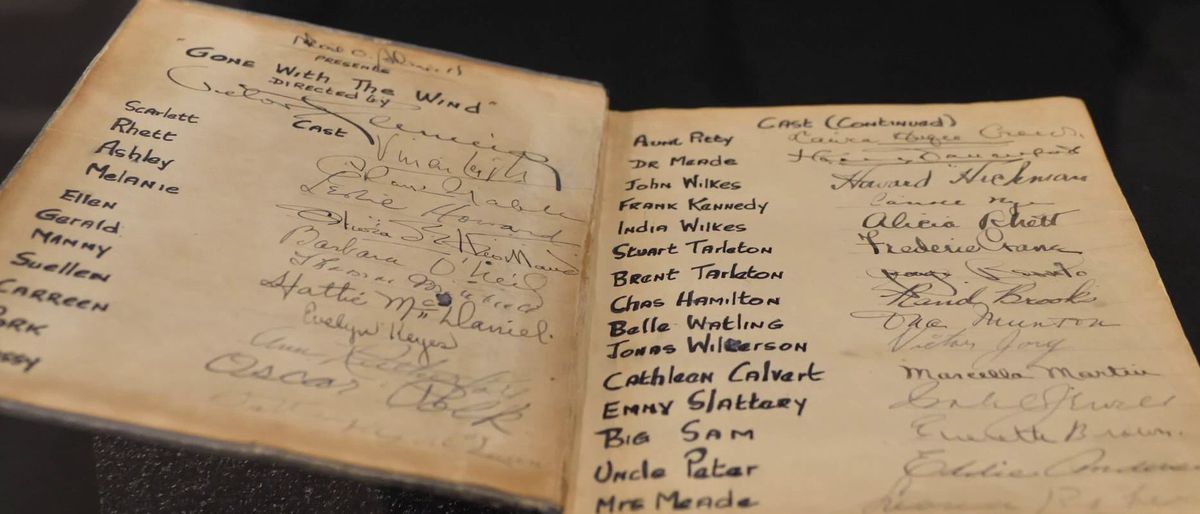 Artă la fiecare pas prin Doha » Reporterii GSP au vizitat o expoziție dedicată televiziunii și filmului: „Un mediu la fel de popular ca fotbalul”