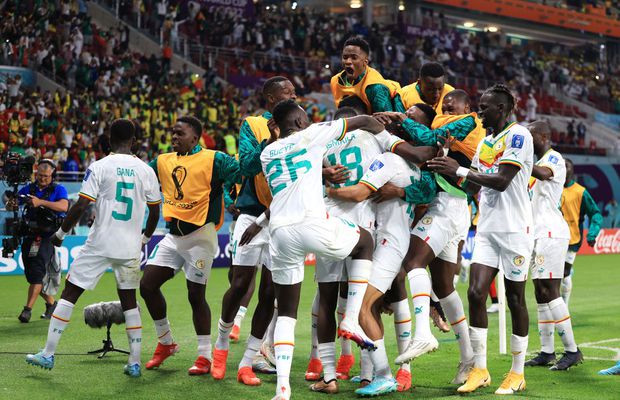 Prima grupă limpezită: Senegal se califică în „optimi” pentru a doua oară în istorie » Jurnaliștii GSP i-au filmat pe africani executând dansul bucuriei